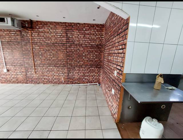 81M² RESTAURANT RENTED IN BRACKEN HEIGHTS